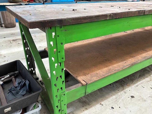 Werkbank met bankschroef - afbeelding 5 van  6