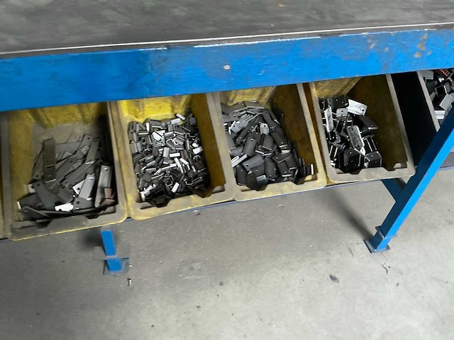 Werkbank met bankschroef - afbeelding 2 van  8