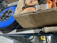 Werkbank met divers gereedschap - afbeelding 10 van  13