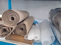 Werkbank met divers verpakkingsmateriaal - afbeelding 3 van  12