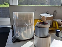Werkbank met divers verpakkingsmateriaal - afbeelding 7 van  12
