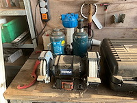 Werkbank met diverse (elektrische) gereedschappen - afbeelding 3 van  7