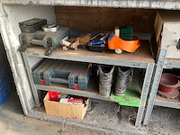 Werkbank met diverse (elektrische) gereedschappen - afbeelding 4 van  7