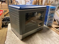 Werkbank met diversen - afbeelding 2 van  8