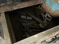 Werkbank met gereedschap - afbeelding 8 van  9