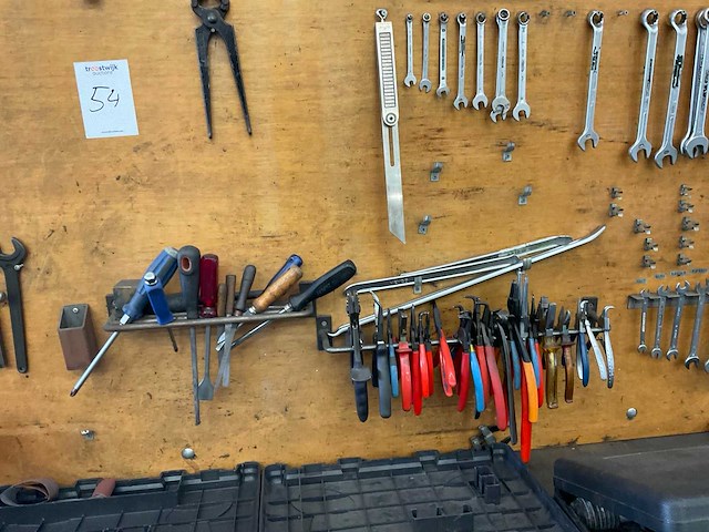 Werkbank met handgereedschap - afbeelding 3 van  5