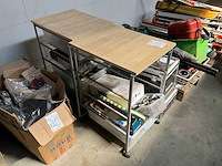 Werkbank met inhoud (2x) - afbeelding 1 van  5
