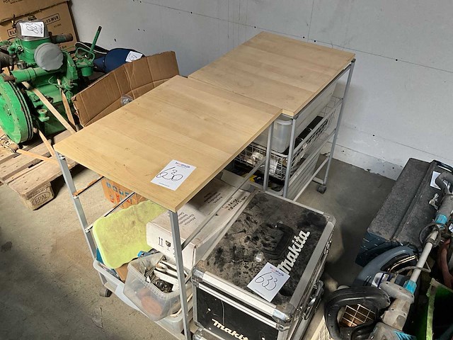 Werkbank met inhoud (2x) - afbeelding 2 van  5