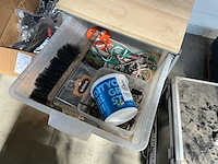 Werkbank met inhoud (2x) - afbeelding 4 van  5