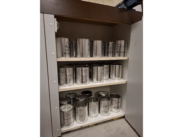 Werkbank met inhoud v.v. bankschroef - afbeelding 3 van  17