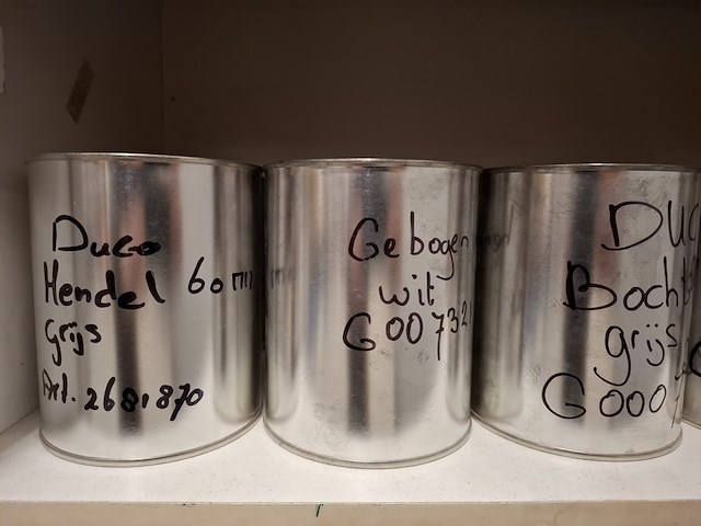 Werkbank met inhoud v.v. bankschroef - afbeelding 4 van  17