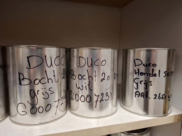 Werkbank met inhoud v.v. bankschroef - afbeelding 5 van  17