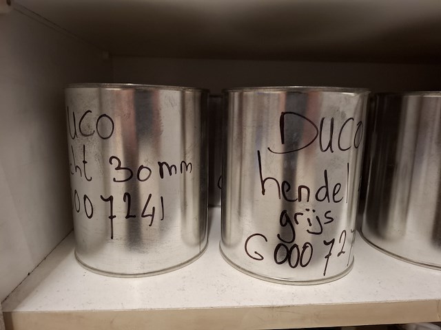 Werkbank met inhoud v.v. bankschroef - afbeelding 7 van  17