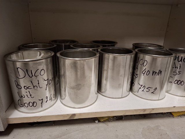 Werkbank met inhoud v.v. bankschroef - afbeelding 8 van  17