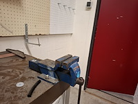 Werkbank met inhoud v.v. bankschroef - afbeelding 10 van  17