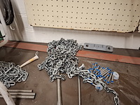 Werkbank met inhoud v.v. bankschroef - afbeelding 13 van  17