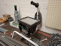 Werkbank met inhoud v.v. bankschroef - afbeelding 14 van  17