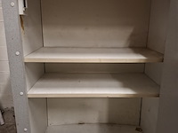 Werkbank met inhoud v.v. bankschroef - afbeelding 16 van  17