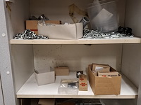 Werkbank met inhoud v.v. bankschroef - afbeelding 17 van  17