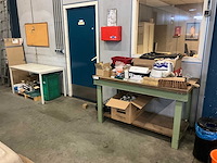 Werkbank met inhoud - afbeelding 1 van  8