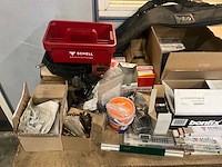 Werkbank met inhoud - afbeelding 4 van  8