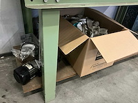 Werkbank met inhoud - afbeelding 6 van  8