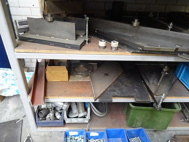 Werkbank met inhoud - afbeelding 6 van  8