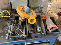 Werkbank met inhoud - afbeelding 7 van  9