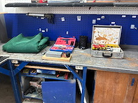 Werkbank met inhoud - afbeelding 9 van  12