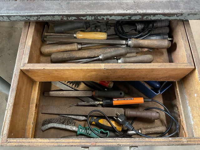 Werkbank met inhoud - afbeelding 10 van  17