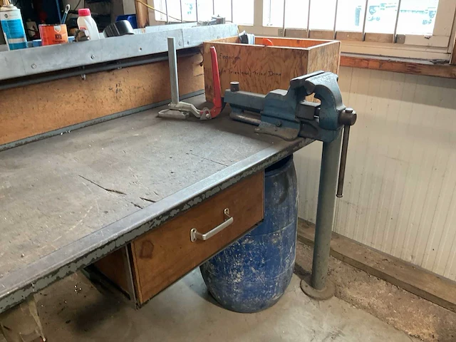 Werkbank met inhoud - afbeelding 16 van  17