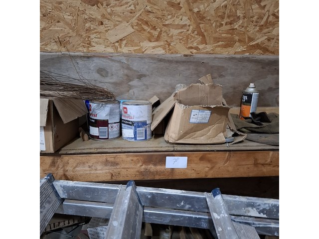 Werkbank met inhoud - afbeelding 4 van  9