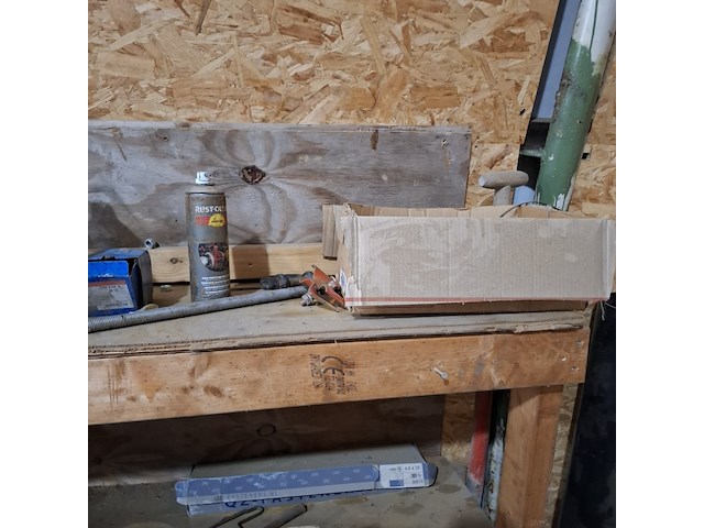 Werkbank met inhoud - afbeelding 6 van  9