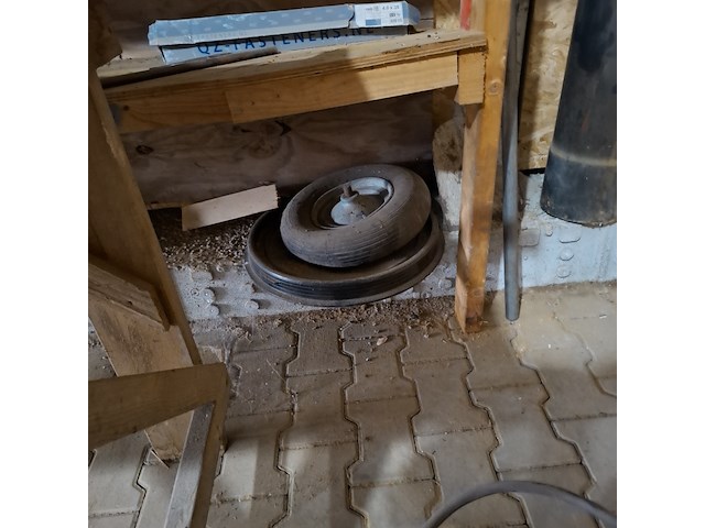 Werkbank met inhoud - afbeelding 7 van  9