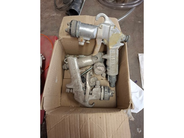 Werkbank met inhoud - afbeelding 5 van  18