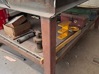 Werkbank met inhoud - afbeelding 12 van  18