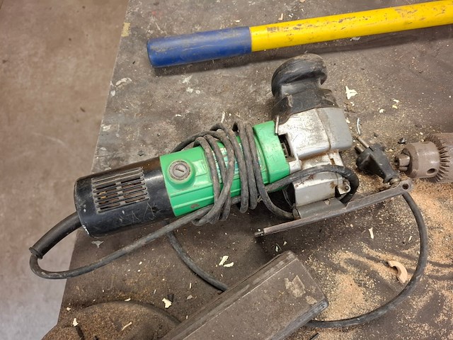 Werkbank met inhoud - afbeelding 16 van  18