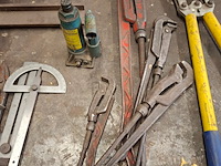 Werkbank met inhoud - afbeelding 18 van  18