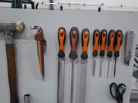 Werkbank met inhoud - afbeelding 4 van  6