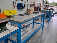 Werkbank met inhoud - afbeelding 2 van  8