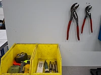 Werkbank met inhoud - afbeelding 7 van  8