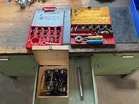 Werkbank met inhoud - afbeelding 2 van  14
