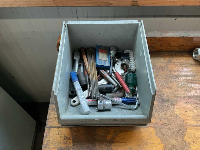 Werkbank met inhoud - afbeelding 9 van  14