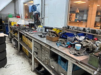 Werkbank met inhoud - afbeelding 4 van  6