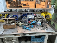 Werkbank met inhoud - afbeelding 5 van  6