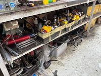 Werkbank met inhoud - afbeelding 6 van  6