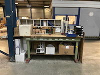 Werkbank met inpakmateriaal - afbeelding 2 van  8