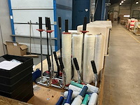 Werkbank met inpakmateriaal - afbeelding 4 van  8