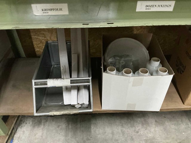 Werkbank met inpakmateriaal - afbeelding 5 van  8