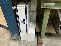 Werkbank met inpakmateriaal - afbeelding 6 van  8